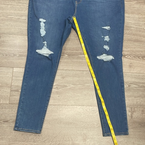 NWT Levi’s 720 High Rise Super Skinny Denim Jeans Distressed 26W - Picture 10 of 16